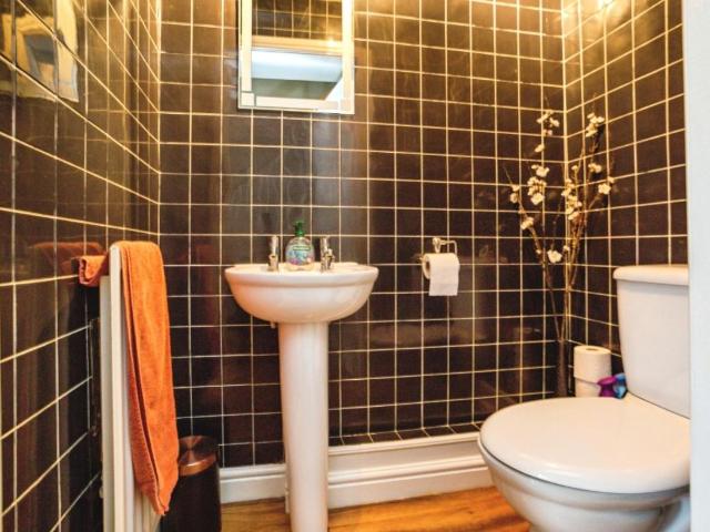 4 bed house for sale