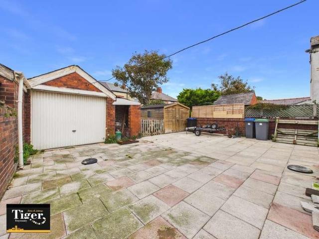 4 bed house for sale