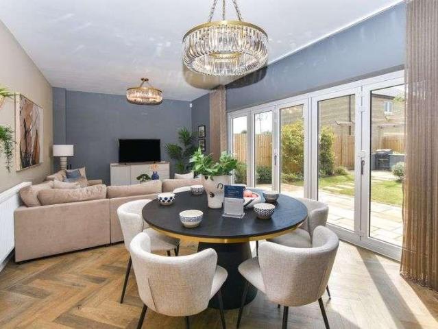 4 bed house for sale