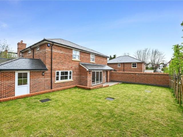 4 bed house for sale