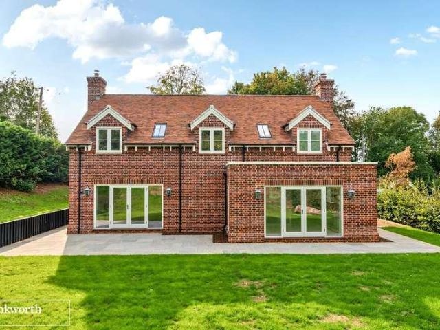 4 bed house for sale