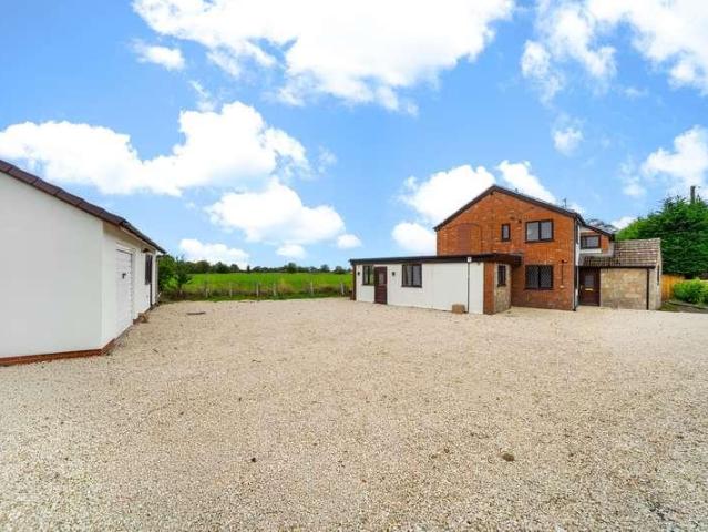 4 bed house for sale