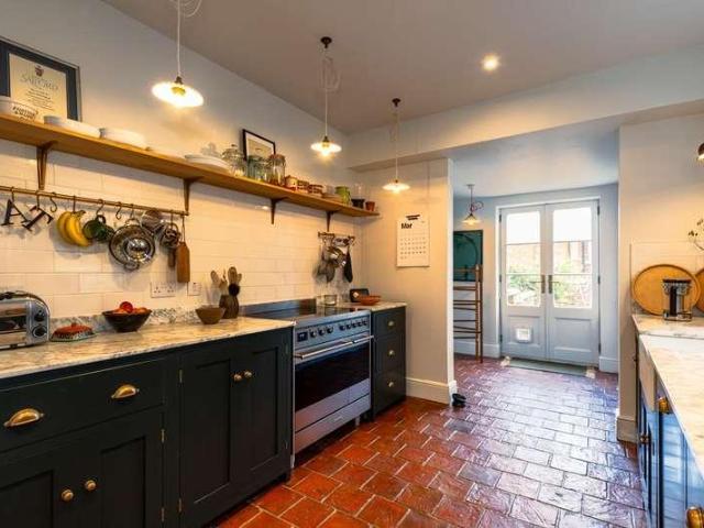4 bed house for sale