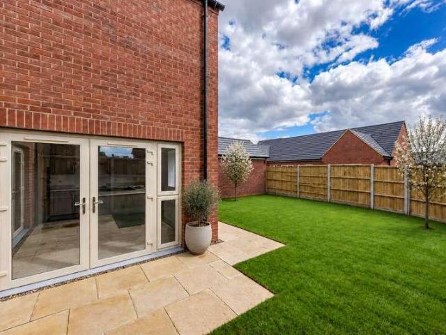 4 bed house for sale