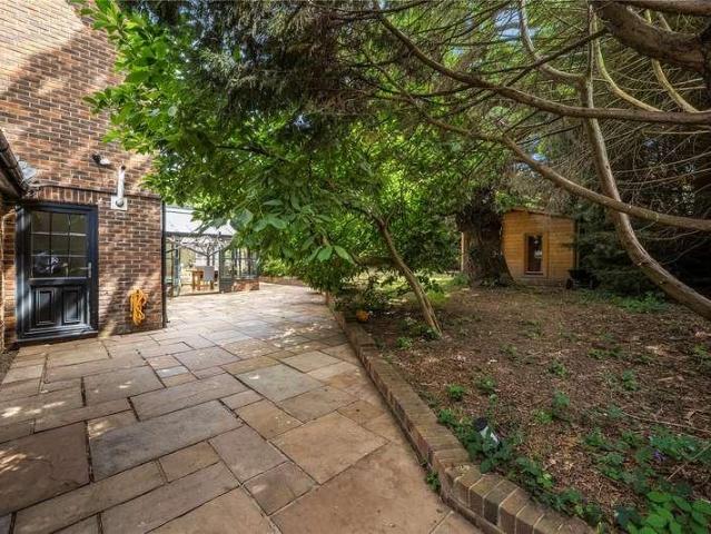 4 bed house for sale