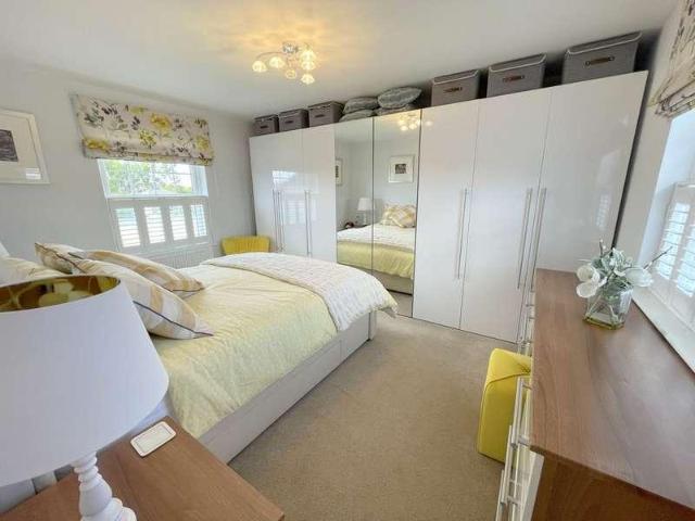 4 bed house for sale