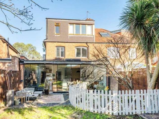 4 bed house for sale