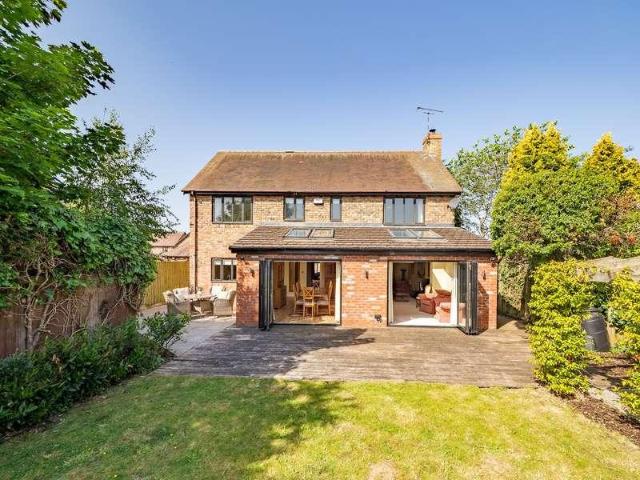 4 bed house for sale