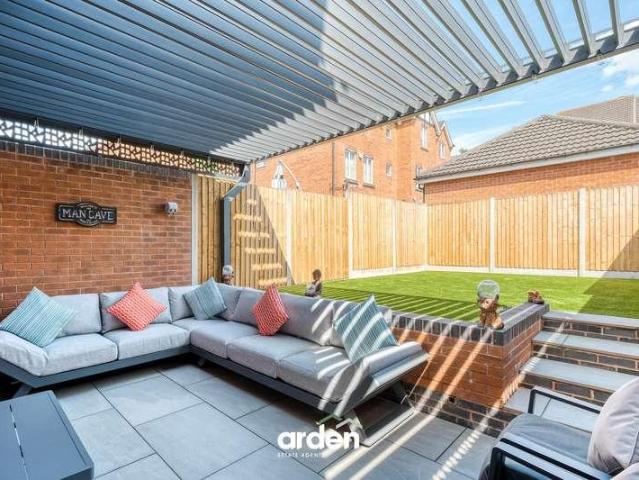 4 bed house for sale