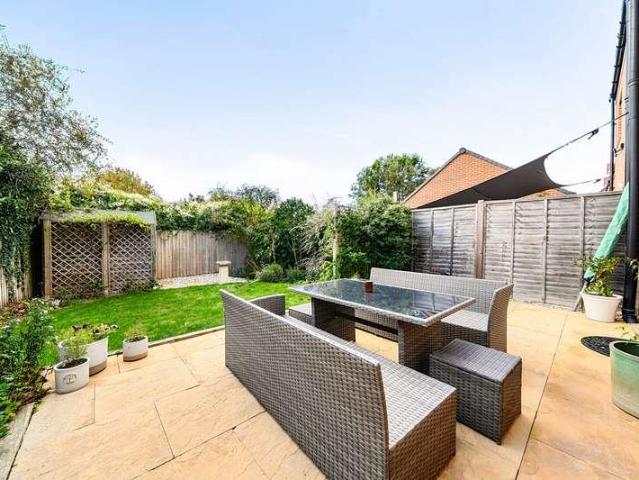 4 bed house for sale