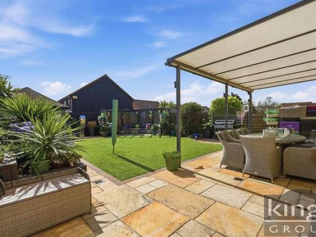 4 bed house for sale