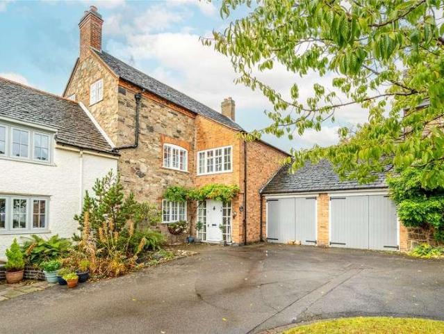 4 bed house for sale