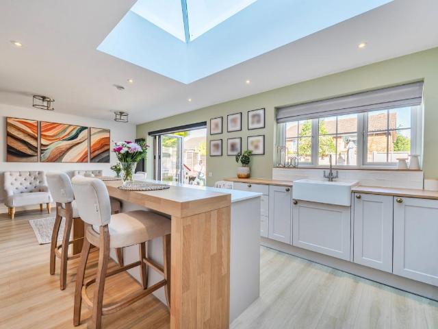 4 bed house for sale