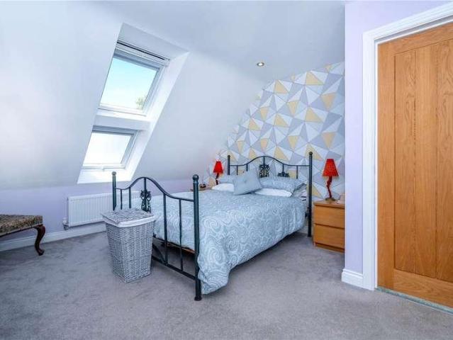 4 bed house for sale