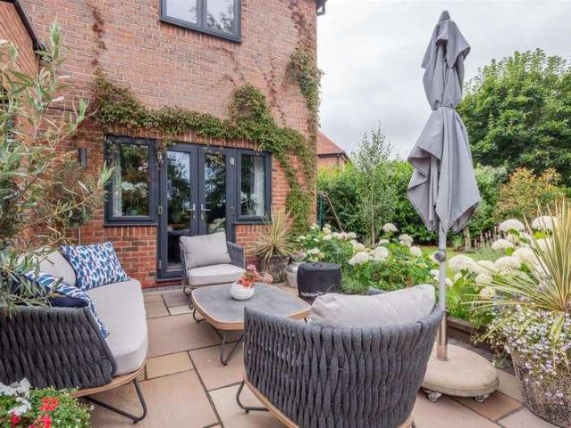 4 bed house for sale