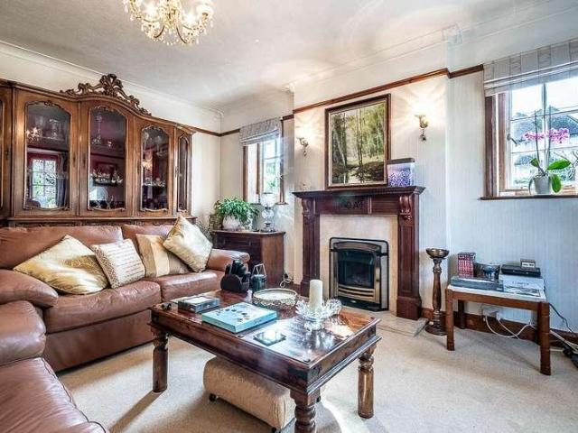4 bed house for sale