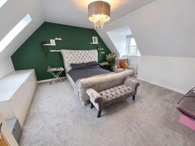 4 bed house for sale