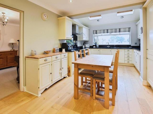 4 bed house for sale