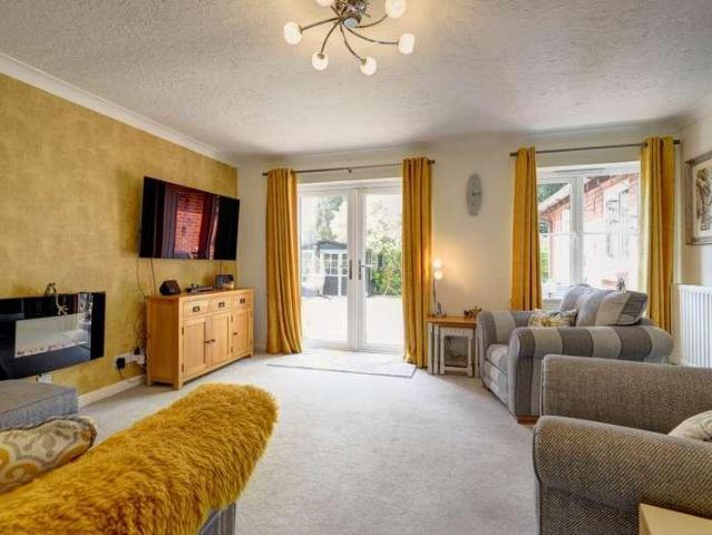 4 bed house for sale