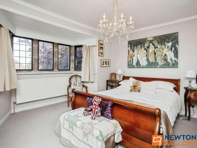 4 bed house for sale