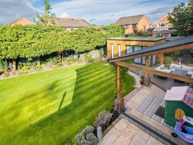 4 bed house for sale