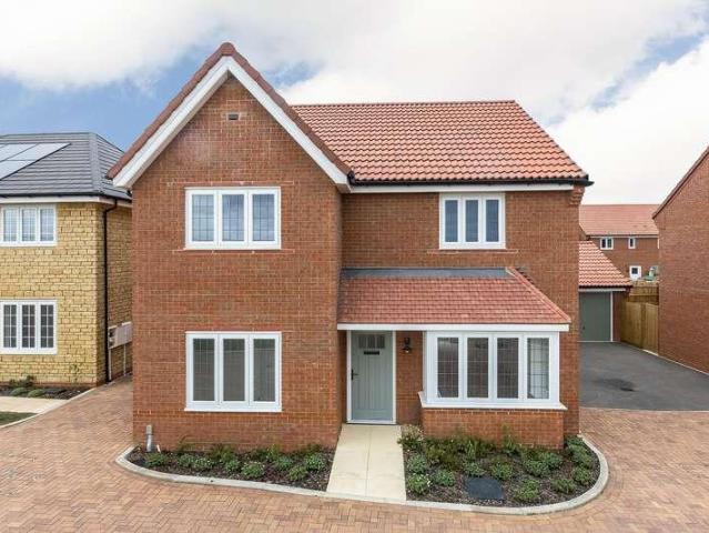 4 bed house for sale