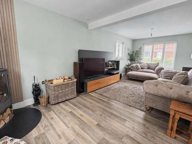 4 bed house for sale