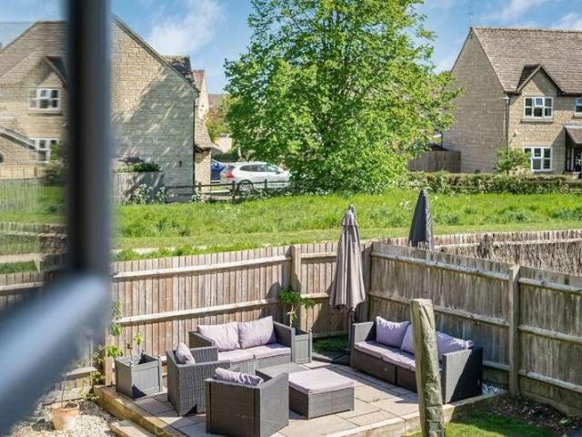 4 bed house for sale