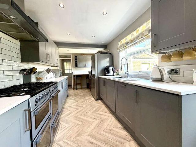 4 bed house for sale