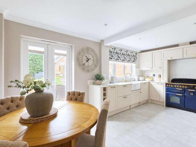 4 bed house for sale