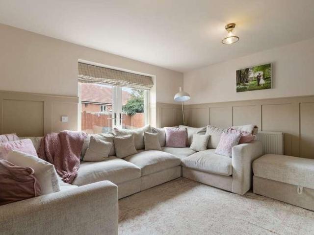 4 bed house for sale