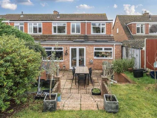 4 bed house for sale