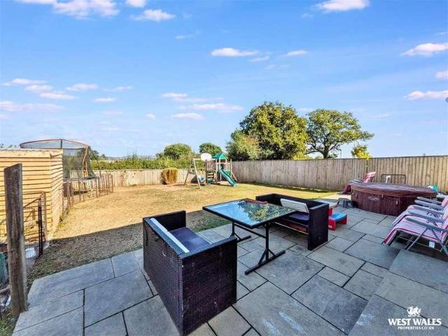 4 bed house for sale