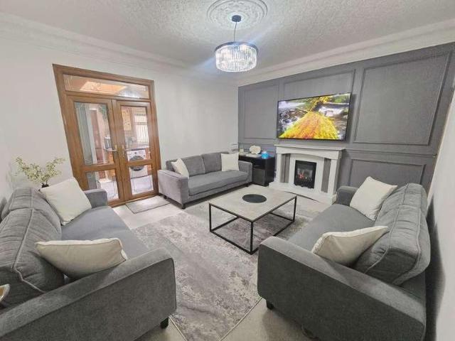4 bed house for sale