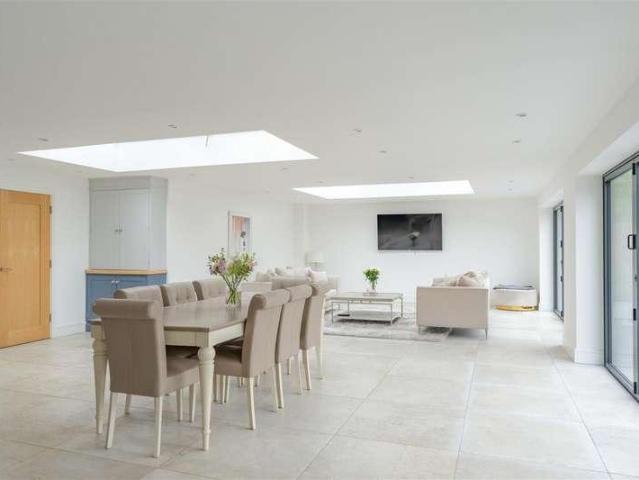 5 bed house for sale