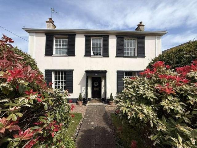 4 bed house for sale