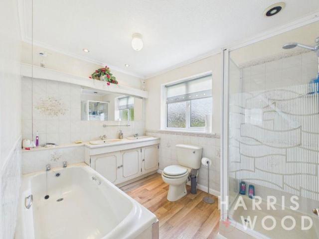 4 bed house for sale
