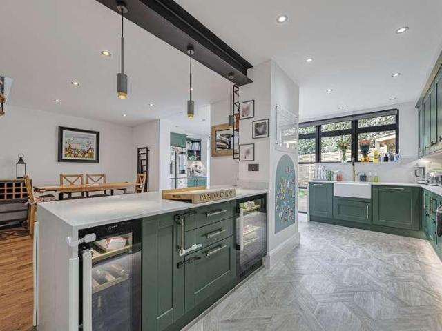 4 bed house for sale