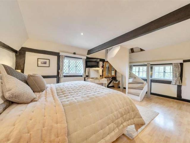 4 bed house for sale