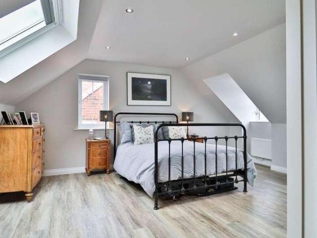 4 bed house for sale