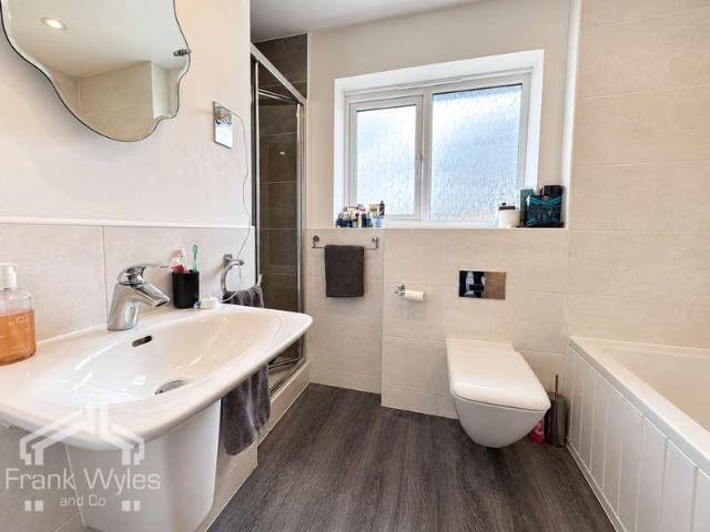 4 bed house for sale