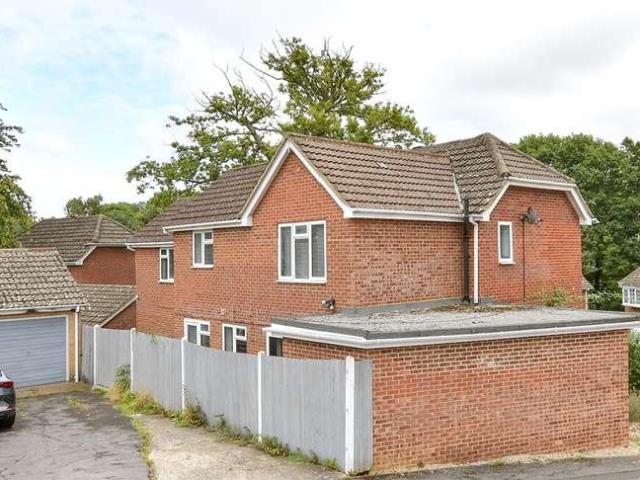 4 bed house for sale