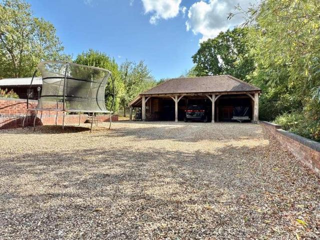 4 bed house for sale