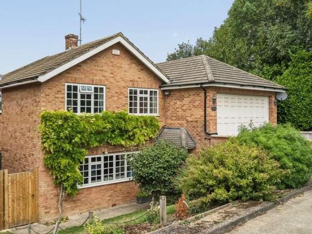 4 bed house for sale
