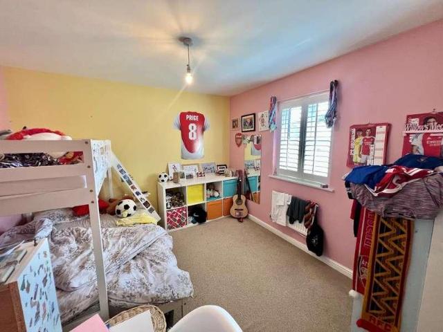 4 bed house for sale