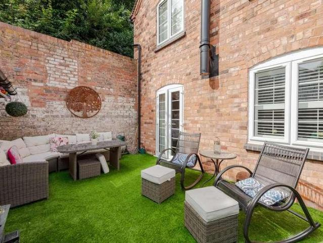 4 bed house for sale