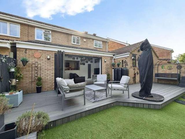 4 bed house for sale