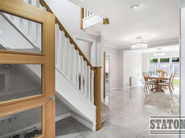 4 bed house for sale