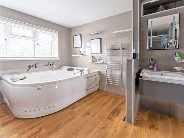 4 bed house for sale