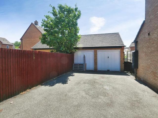 4 bed house for sale